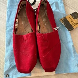 Brand new red TOMS size 6